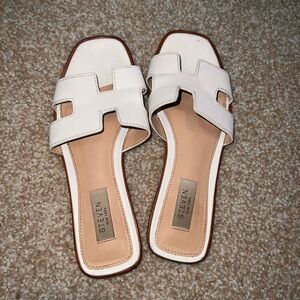 Steve Madden flat sandal /sz. 6 1/2